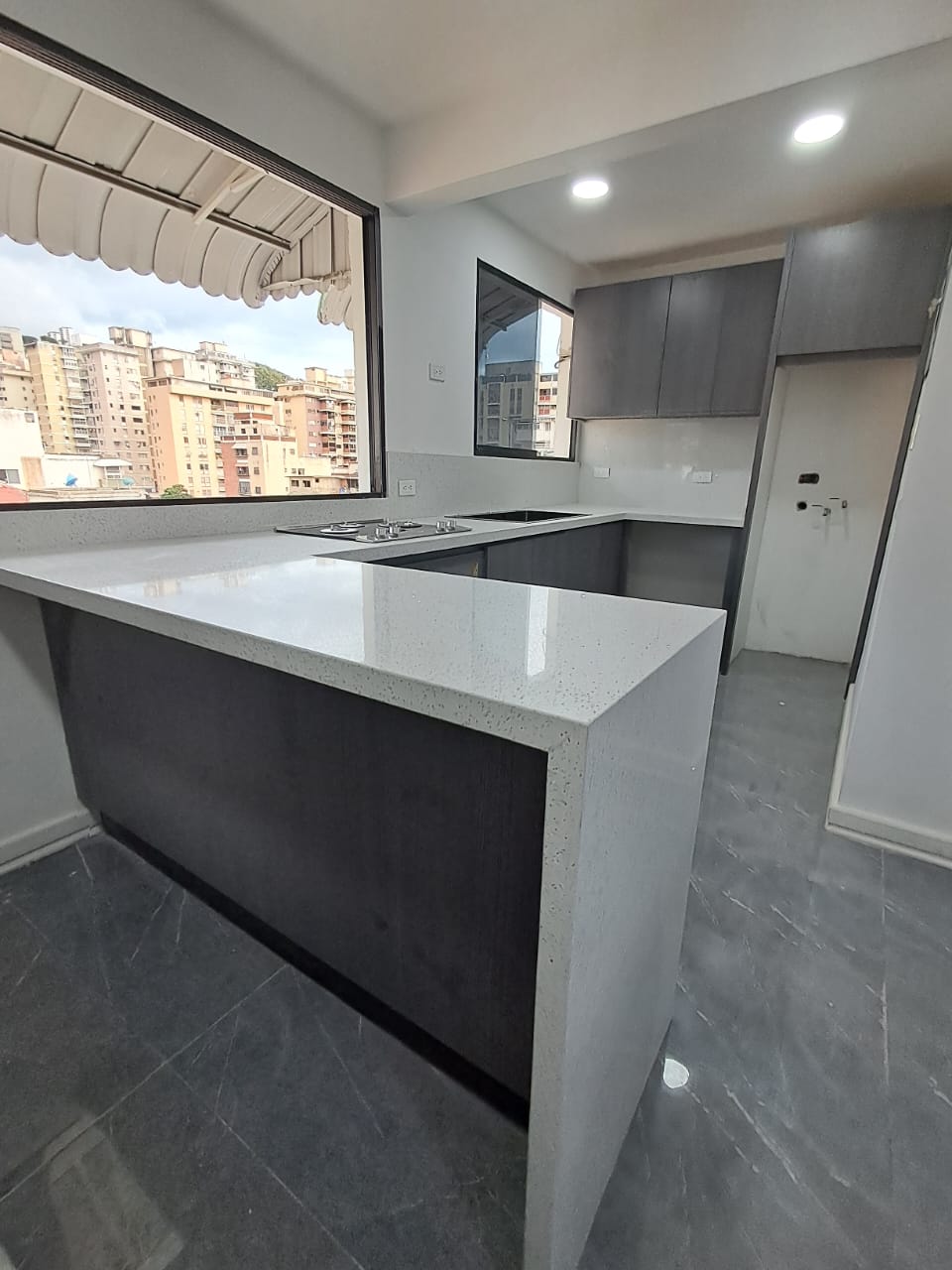Cocina empotrada madera Caracas